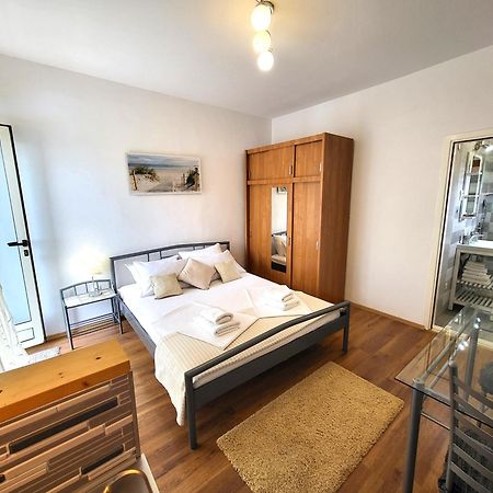 Apartments Vrisnik Jelsa  Kültér fotó