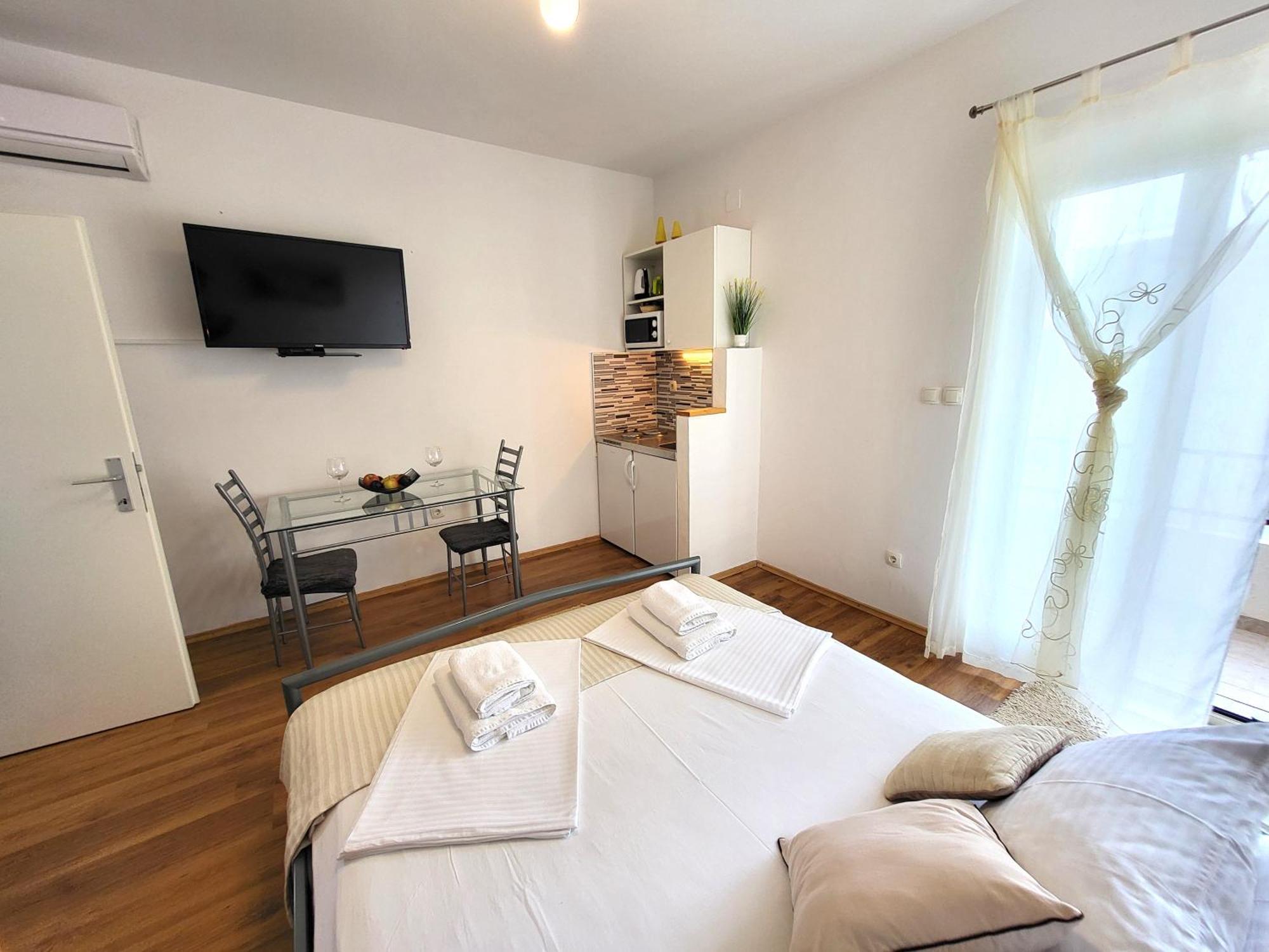 Apartments Vrisnik Jelsa  Kültér fotó
