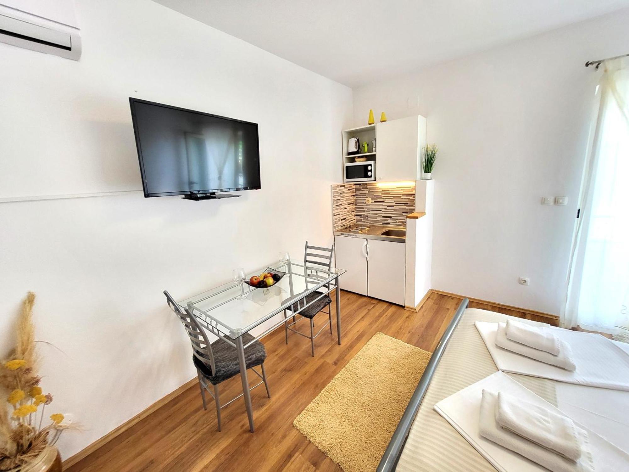 Apartments Vrisnik Jelsa  Kültér fotó