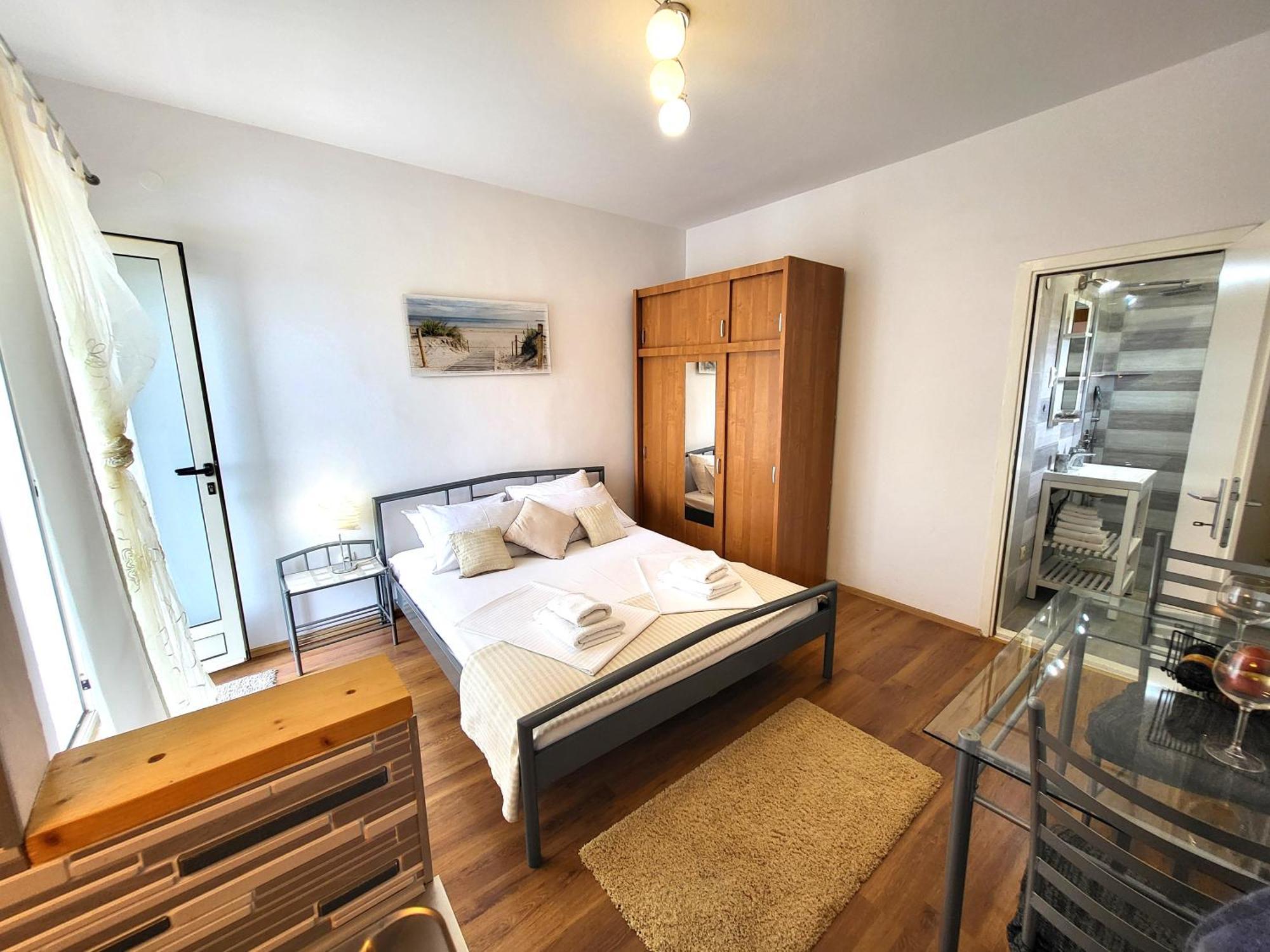 Apartments Vrisnik Jelsa  Kültér fotó