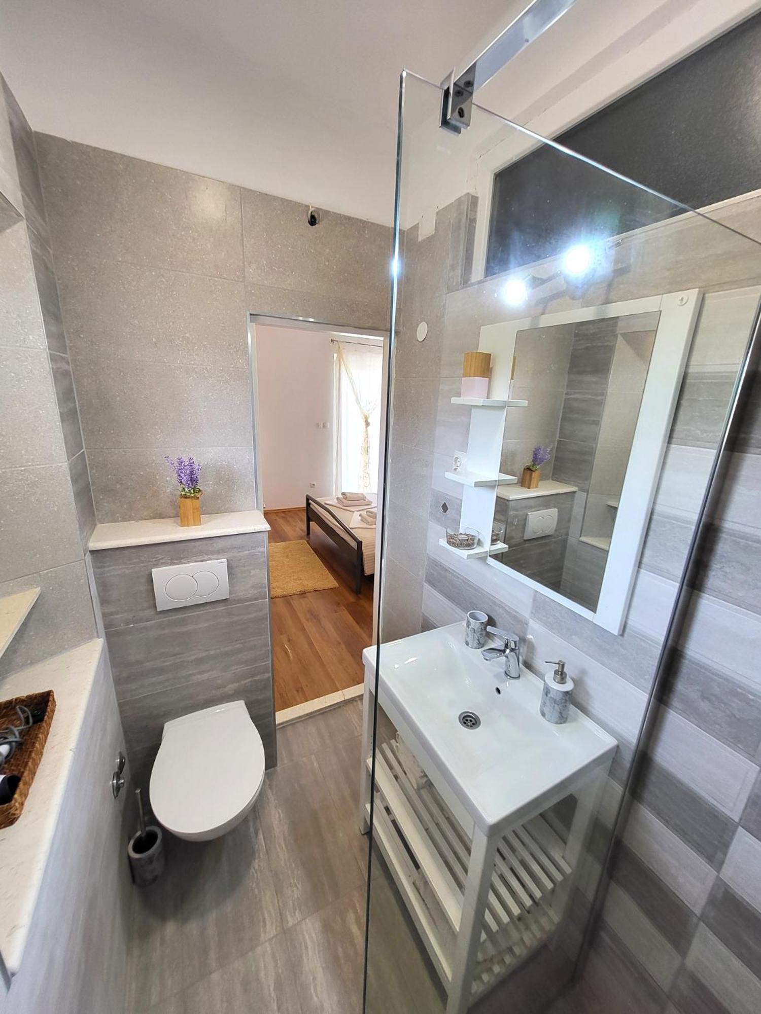 Apartments Vrisnik Jelsa  Kültér fotó