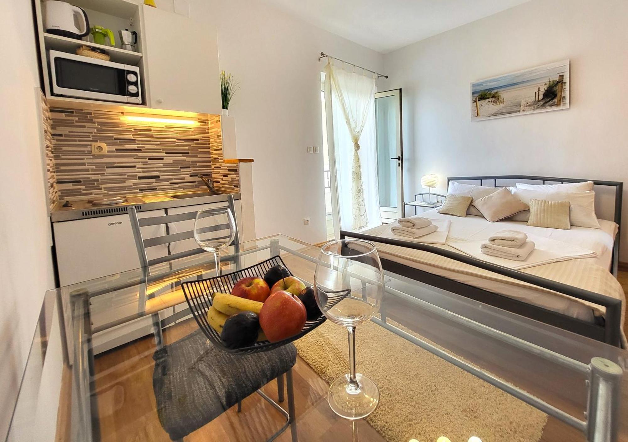 Apartments Vrisnik Jelsa  Kültér fotó