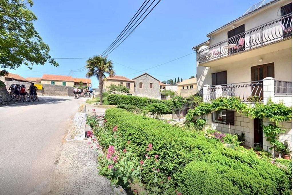 Apartments Vrisnik Jelsa  Kültér fotó