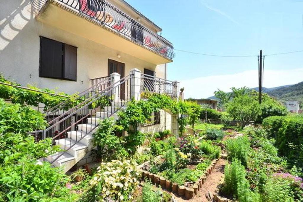 Apartments Vrisnik Jelsa  Kültér fotó
