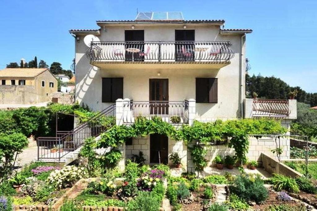 Apartments Vrisnik Jelsa  Kültér fotó