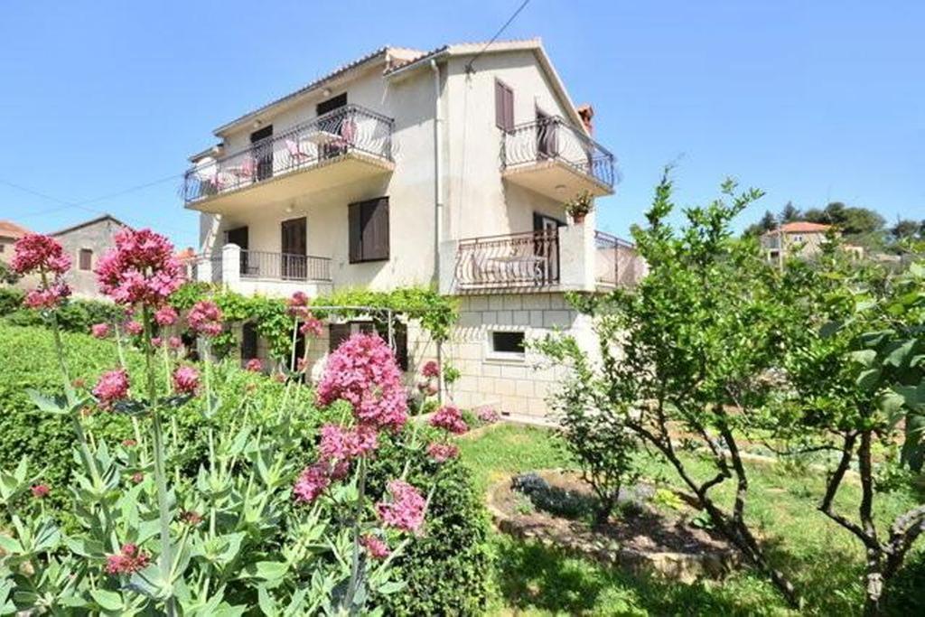 Apartments Vrisnik Jelsa  Kültér fotó