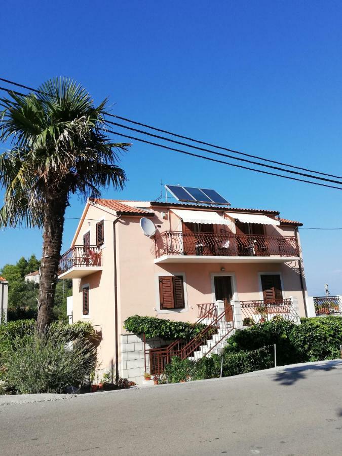 Apartments Vrisnik Jelsa  Kültér fotó